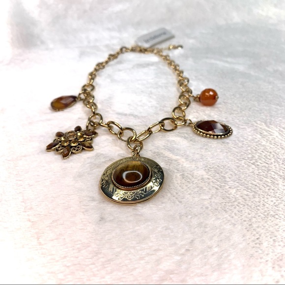 Liz Claibourne Signed Gold Tone Locket Charm Collar Necklace - Picture 13 of 13